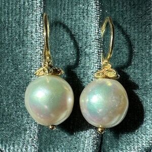 Designer Artisan Gabrielle Sanchez 18K Yellow Gold White Pearl Earrings